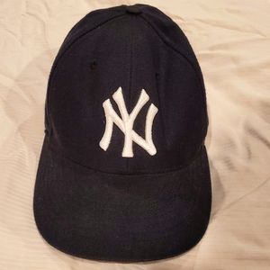 NY Yankees Adjustable Unisex Hat